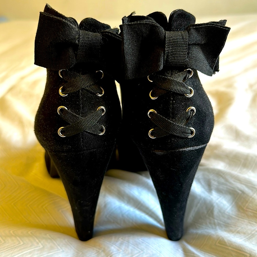 Guess heels size 8